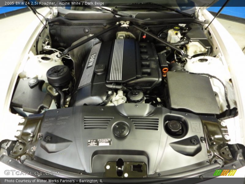 Alpine White / Dark Beige 2005 BMW Z4 2.5i Roadster