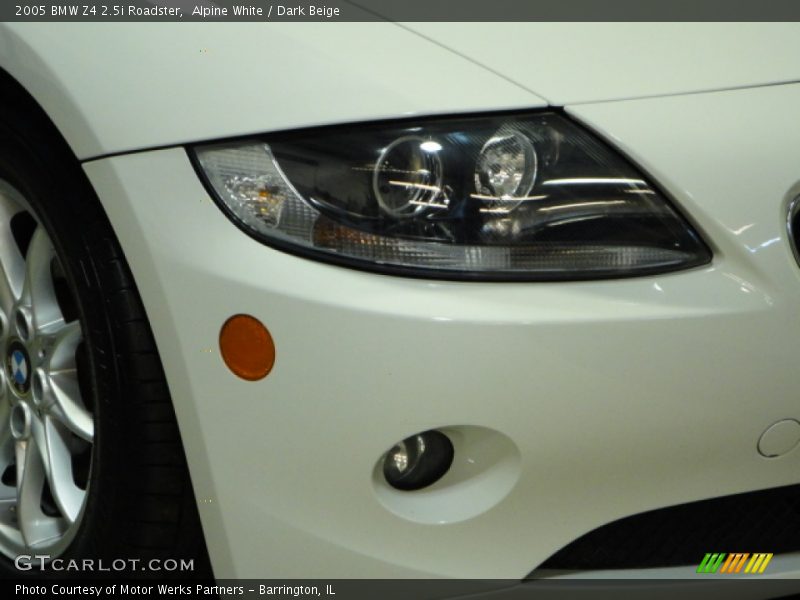 Alpine White / Dark Beige 2005 BMW Z4 2.5i Roadster