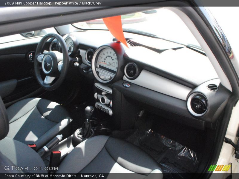 Pepper White / Black/Grey 2009 Mini Cooper Hardtop