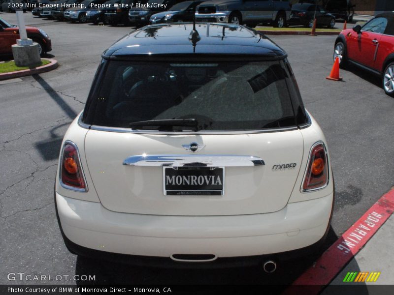 Pepper White / Black/Grey 2009 Mini Cooper Hardtop