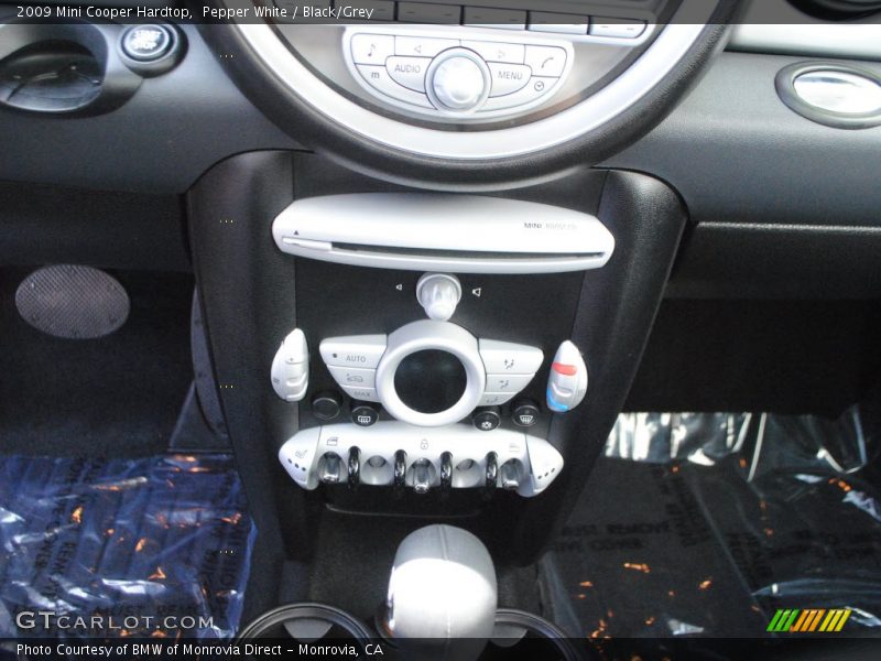 Pepper White / Black/Grey 2009 Mini Cooper Hardtop