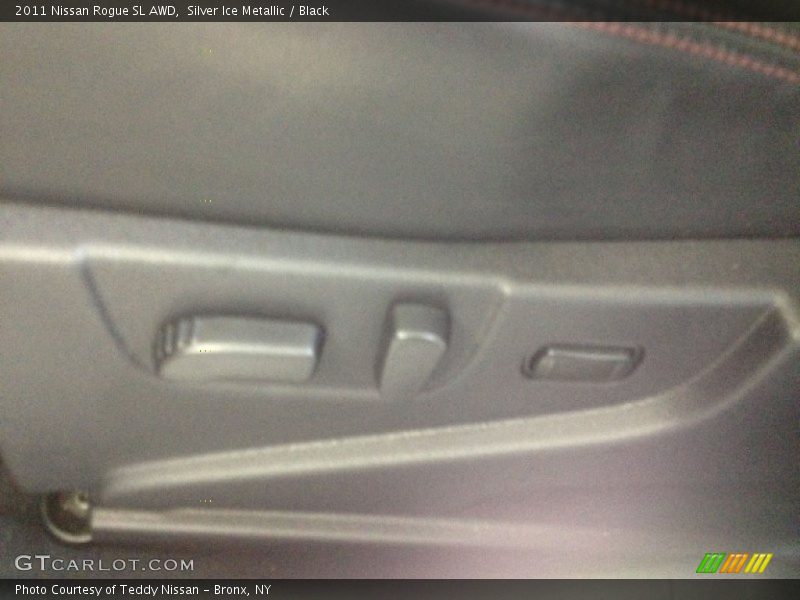 Silver Ice Metallic / Black 2011 Nissan Rogue SL AWD