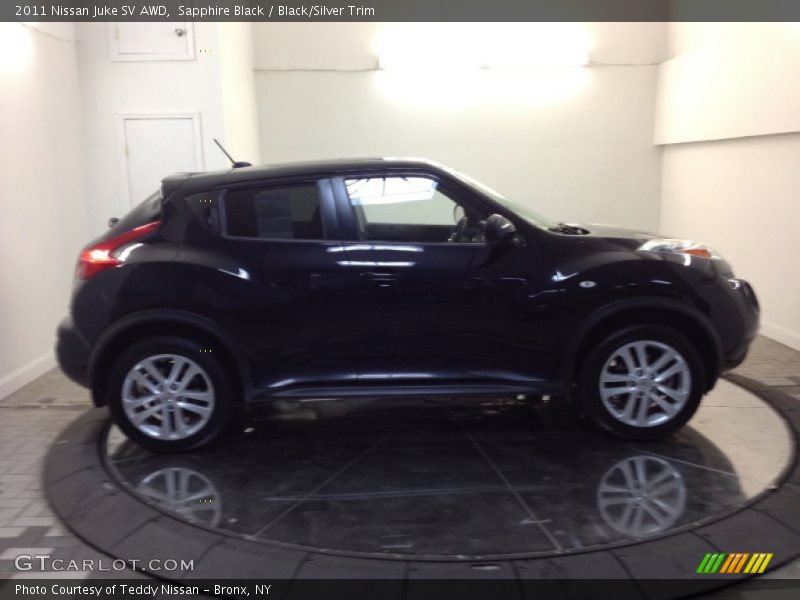 Sapphire Black / Black/Silver Trim 2011 Nissan Juke SV AWD