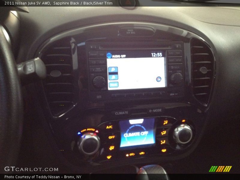 Sapphire Black / Black/Silver Trim 2011 Nissan Juke SV AWD