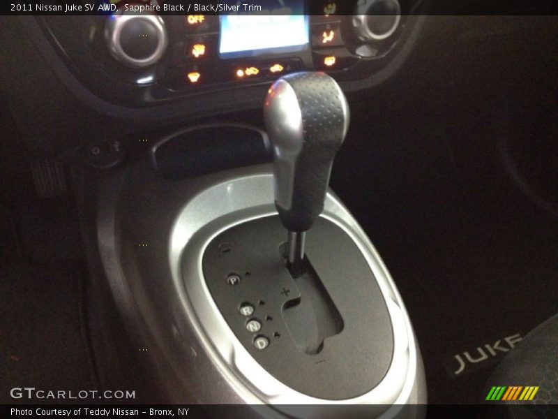 Sapphire Black / Black/Silver Trim 2011 Nissan Juke SV AWD