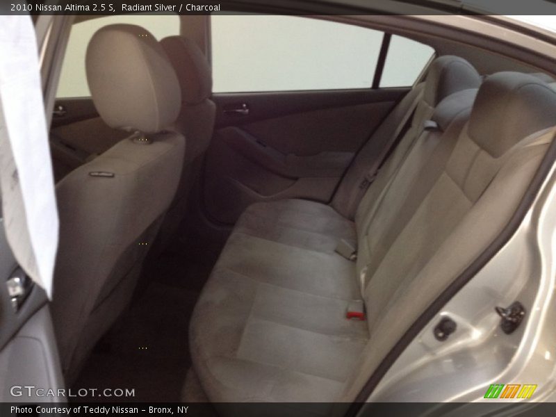 Radiant Silver / Charcoal 2010 Nissan Altima 2.5 S