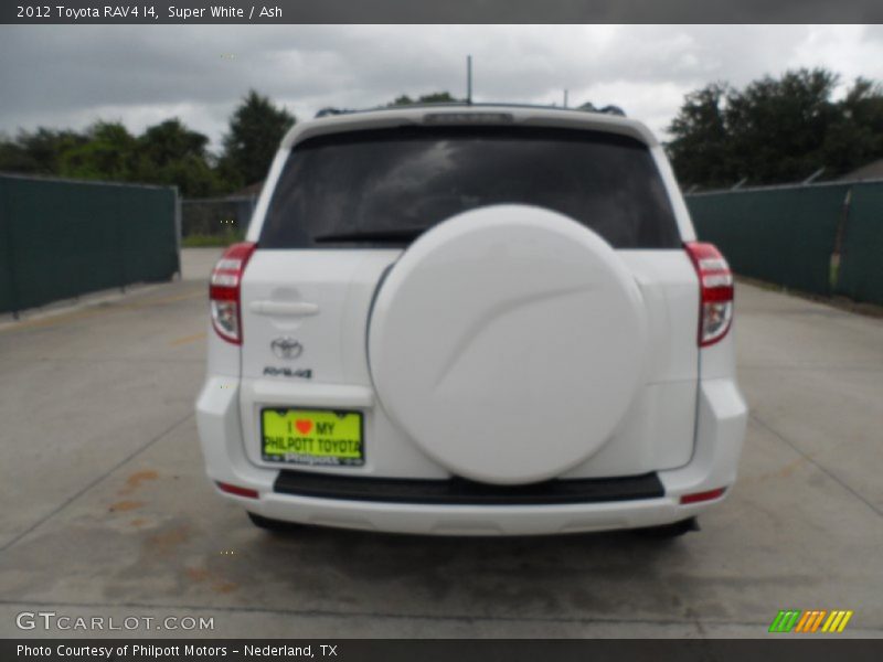 Super White / Ash 2012 Toyota RAV4 I4