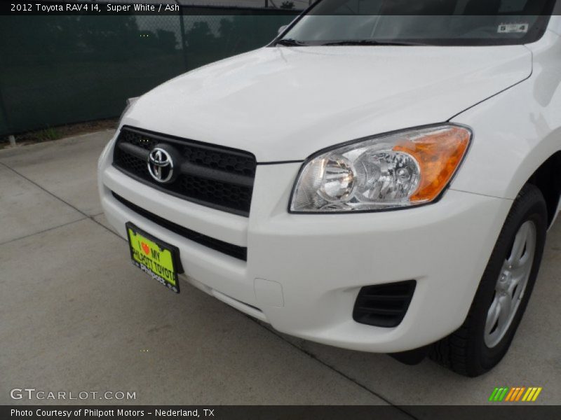 Super White / Ash 2012 Toyota RAV4 I4