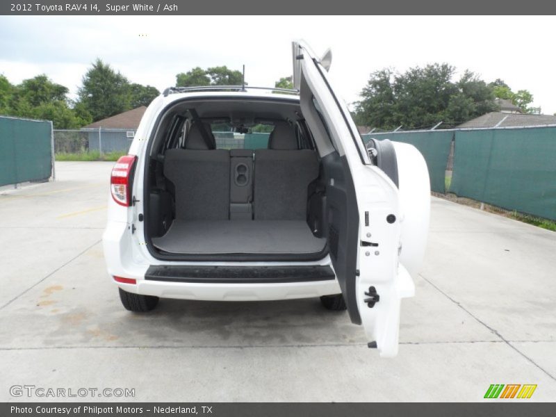 Super White / Ash 2012 Toyota RAV4 I4