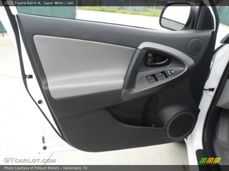 Super White / Ash 2012 Toyota RAV4 I4