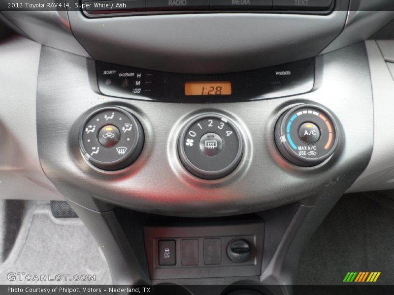 Super White / Ash 2012 Toyota RAV4 I4