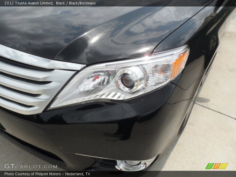 Black / Black/Bordeaux 2012 Toyota Avalon Limited