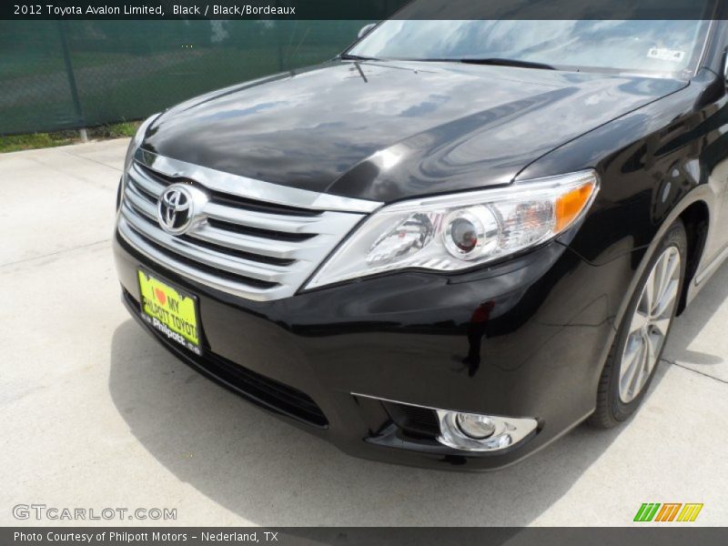 Black / Black/Bordeaux 2012 Toyota Avalon Limited