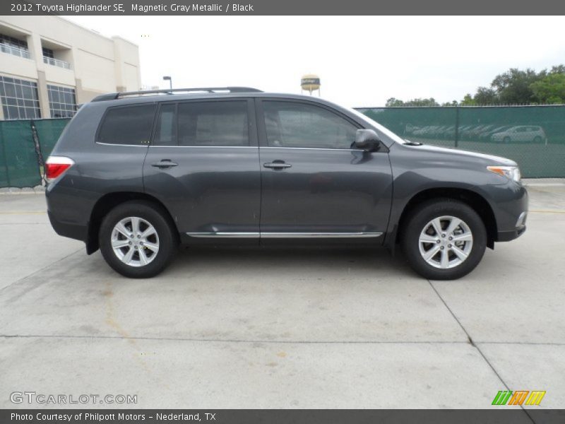 Magnetic Gray Metallic / Black 2012 Toyota Highlander SE