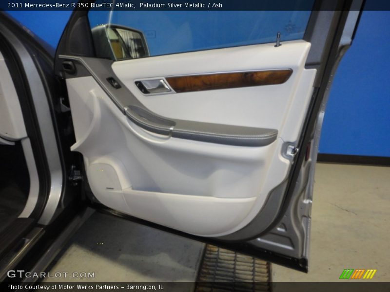 Paladium Silver Metallic / Ash 2011 Mercedes-Benz R 350 BlueTEC 4Matic