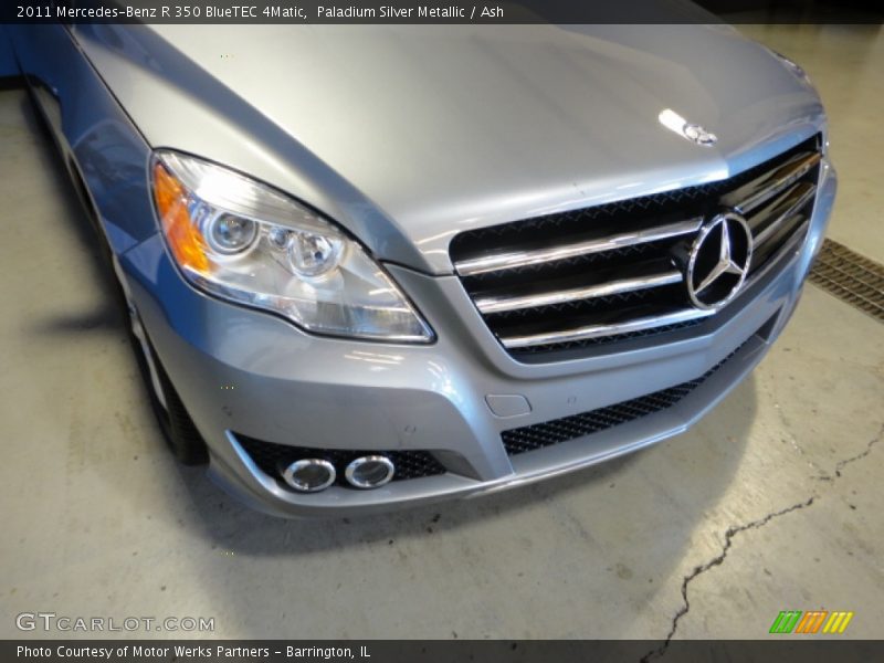 Paladium Silver Metallic / Ash 2011 Mercedes-Benz R 350 BlueTEC 4Matic