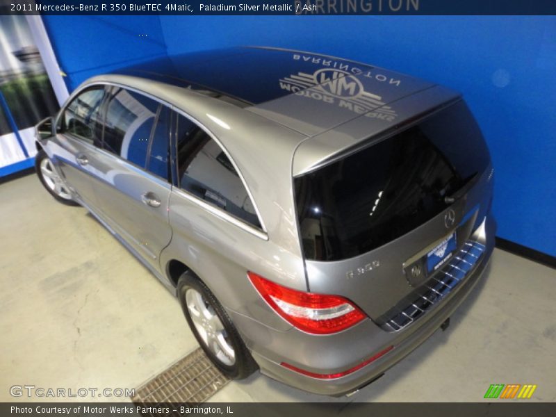 Paladium Silver Metallic / Ash 2011 Mercedes-Benz R 350 BlueTEC 4Matic