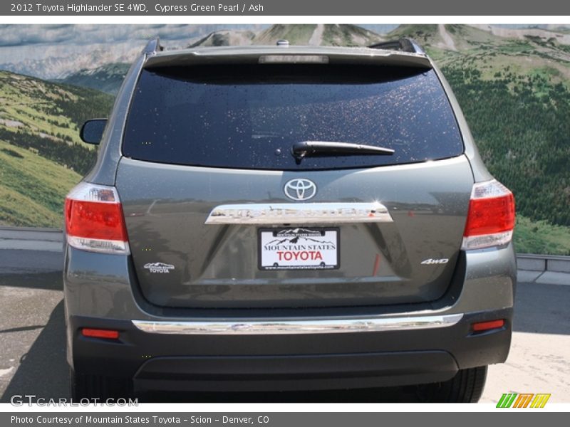 Cypress Green Pearl / Ash 2012 Toyota Highlander SE 4WD