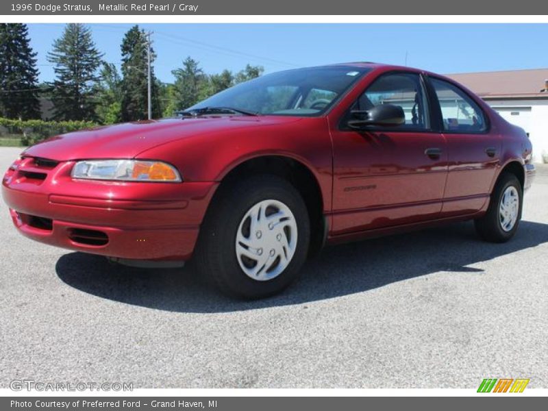 Front 3/4 View of 1996 Stratus 