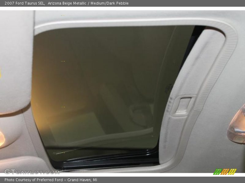 Sunroof of 2007 Taurus SEL