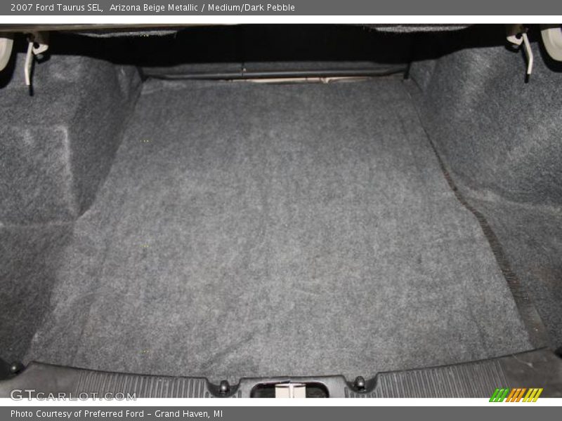  2007 Taurus SEL Trunk