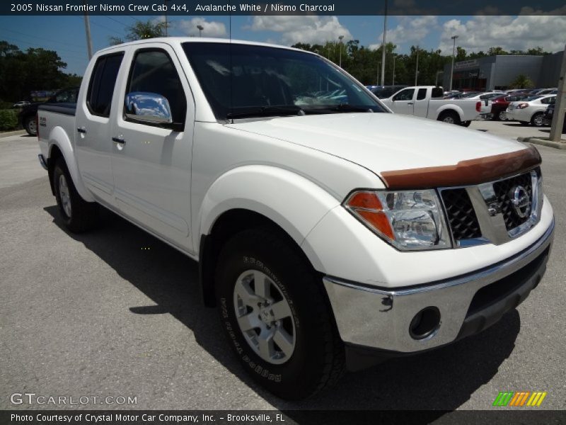 Avalanche White / Nismo Charcoal 2005 Nissan Frontier Nismo Crew Cab 4x4