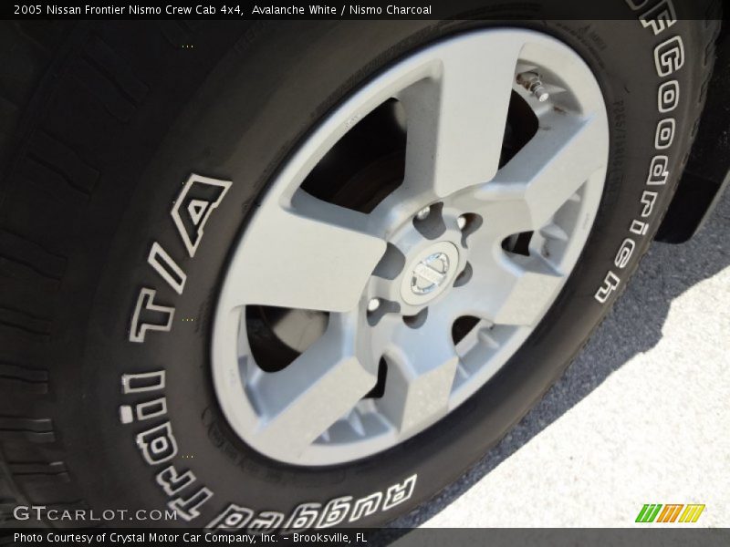Avalanche White / Nismo Charcoal 2005 Nissan Frontier Nismo Crew Cab 4x4