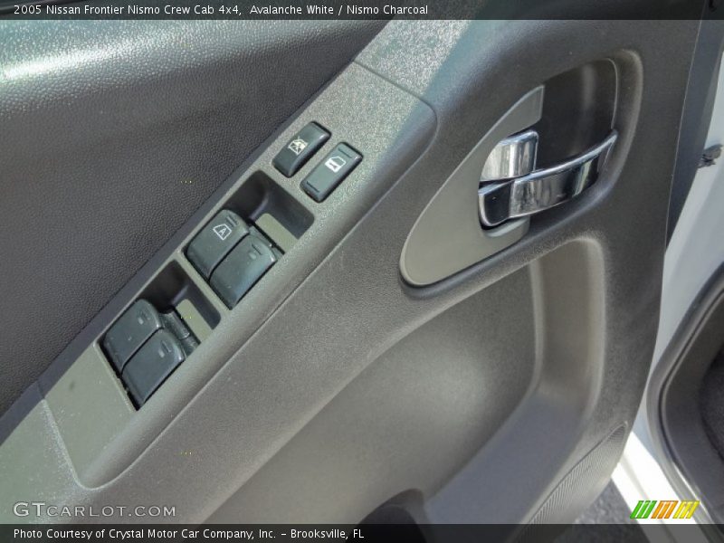 Avalanche White / Nismo Charcoal 2005 Nissan Frontier Nismo Crew Cab 4x4