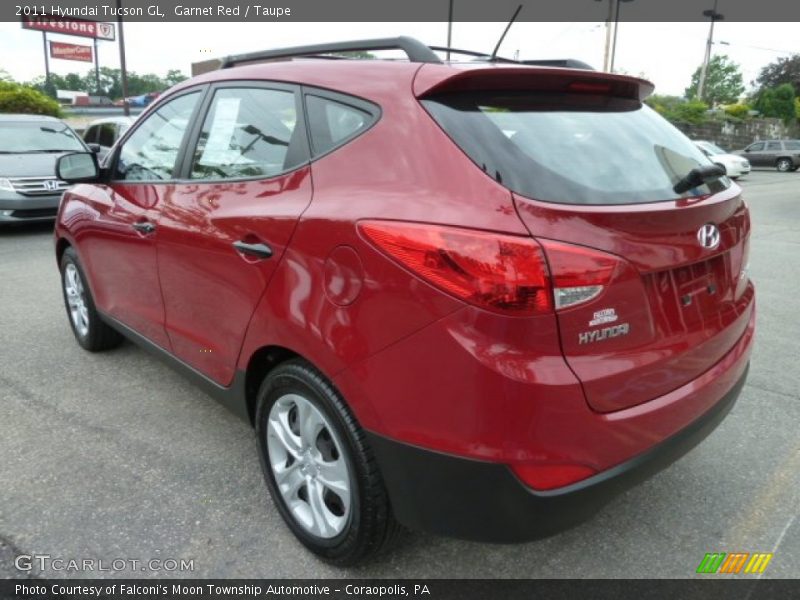 Garnet Red / Taupe 2011 Hyundai Tucson GL