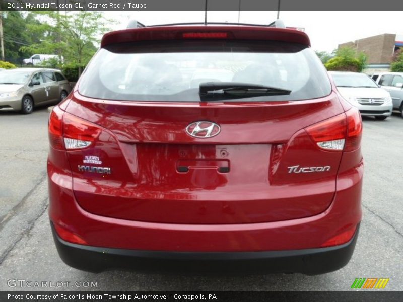 Garnet Red / Taupe 2011 Hyundai Tucson GL