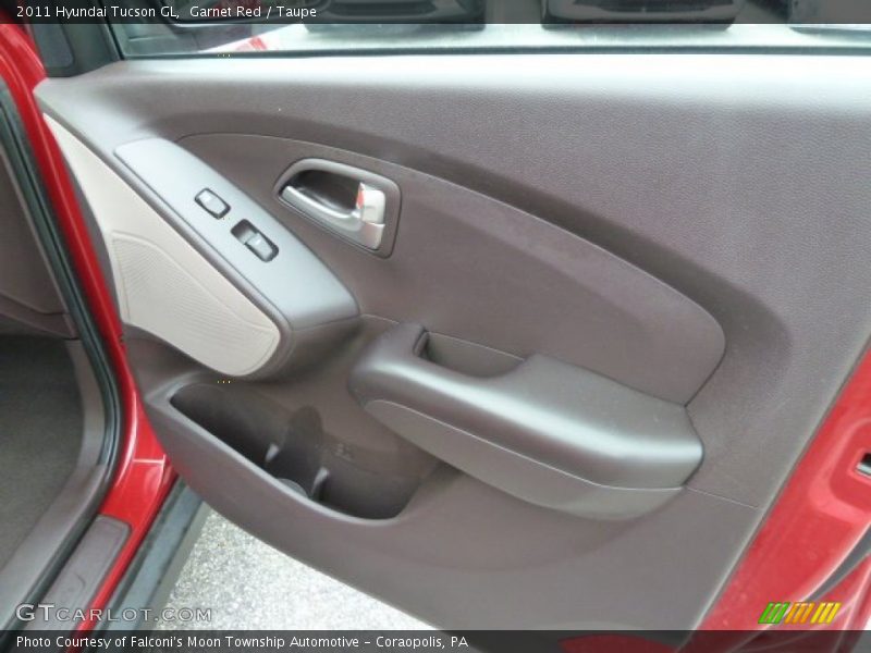 Garnet Red / Taupe 2011 Hyundai Tucson GL