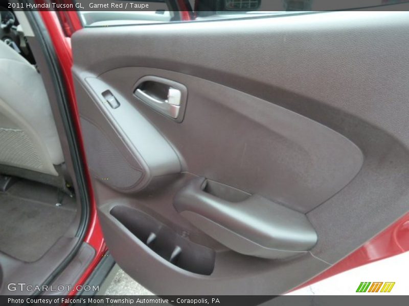 Garnet Red / Taupe 2011 Hyundai Tucson GL