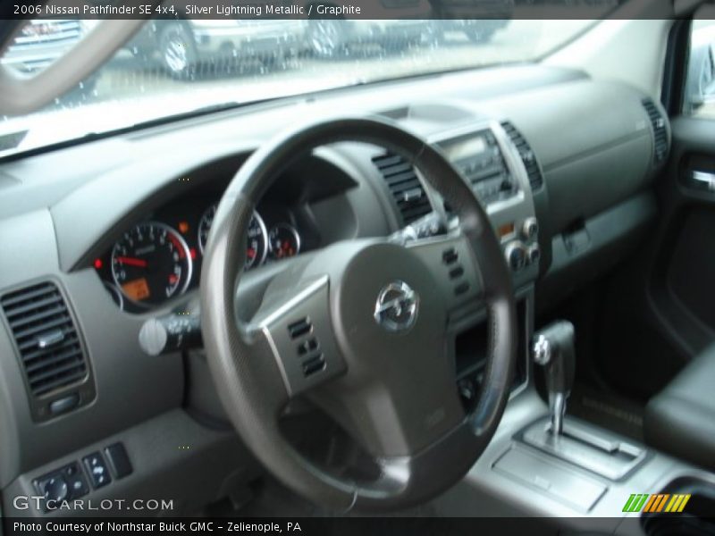 Silver Lightning Metallic / Graphite 2006 Nissan Pathfinder SE 4x4