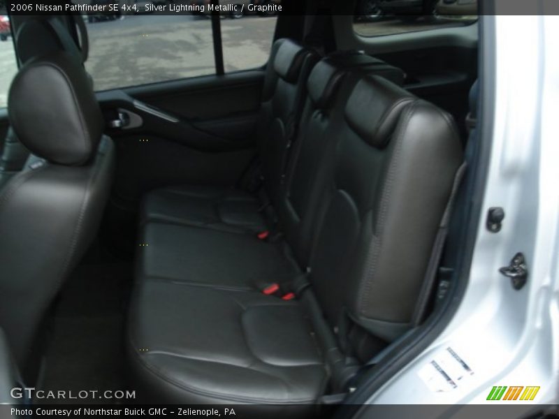 Silver Lightning Metallic / Graphite 2006 Nissan Pathfinder SE 4x4