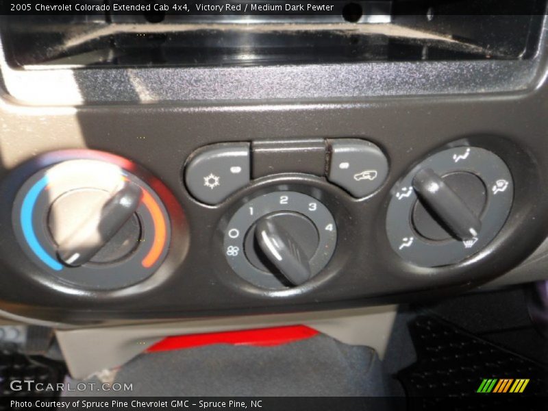 Controls of 2005 Colorado Extended Cab 4x4