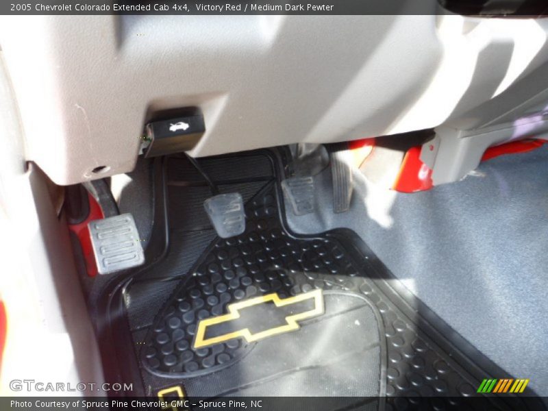 Victory Red / Medium Dark Pewter 2005 Chevrolet Colorado Extended Cab 4x4