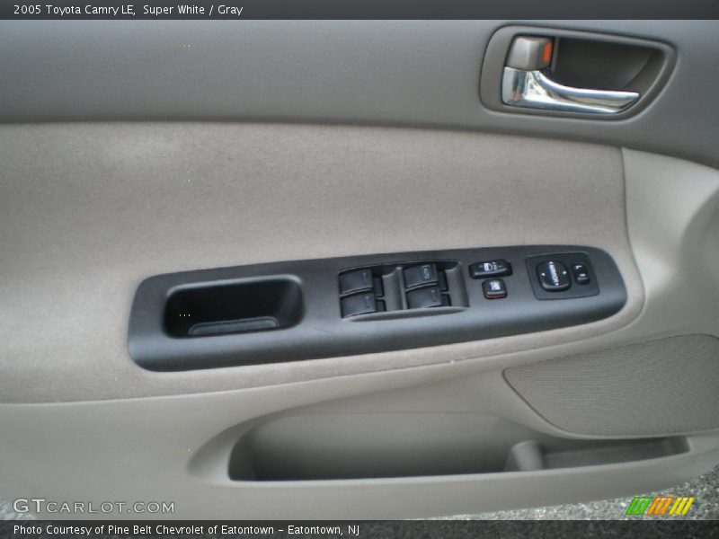 Super White / Gray 2005 Toyota Camry LE
