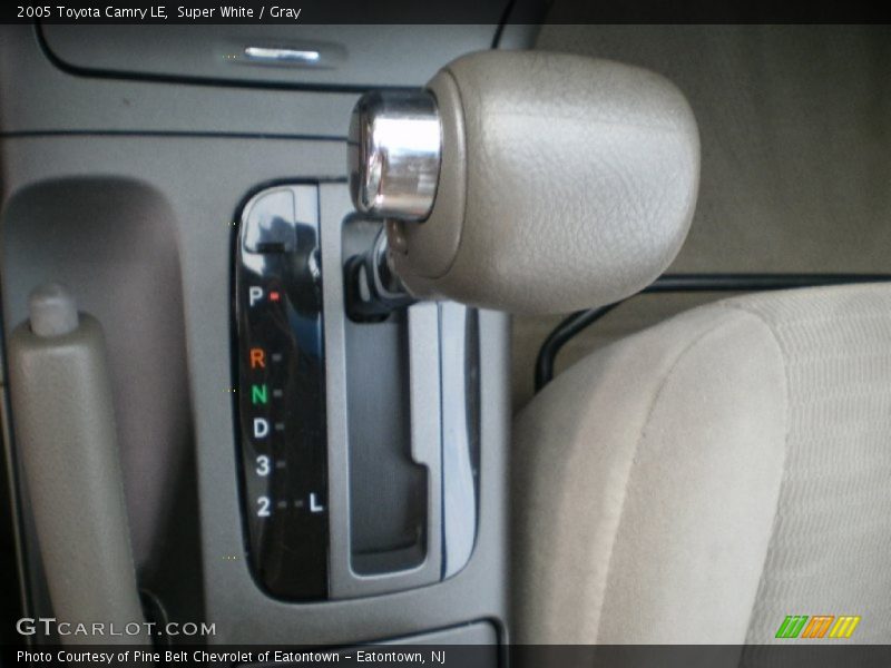 Super White / Gray 2005 Toyota Camry LE