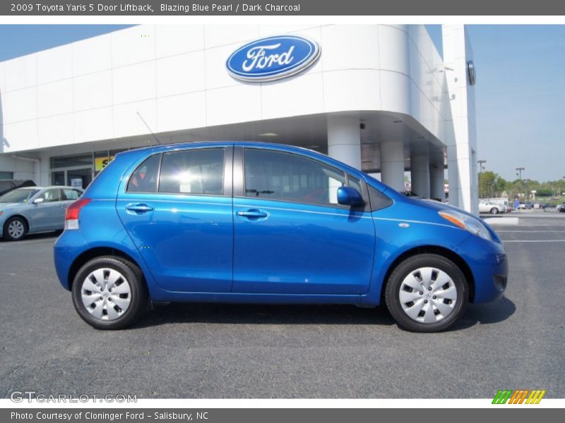 Blazing Blue Pearl / Dark Charcoal 2009 Toyota Yaris 5 Door Liftback