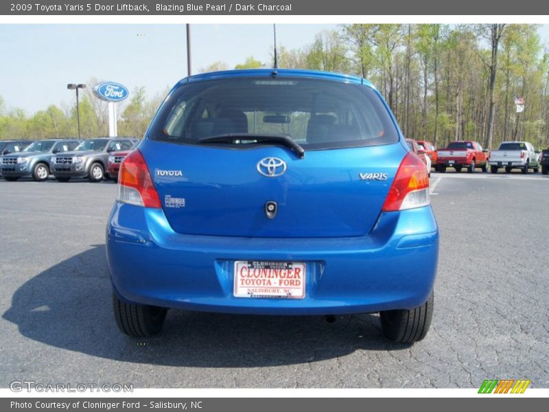 Blazing Blue Pearl / Dark Charcoal 2009 Toyota Yaris 5 Door Liftback