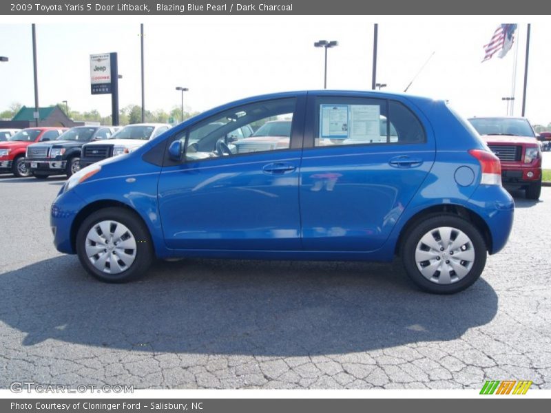 Blazing Blue Pearl / Dark Charcoal 2009 Toyota Yaris 5 Door Liftback