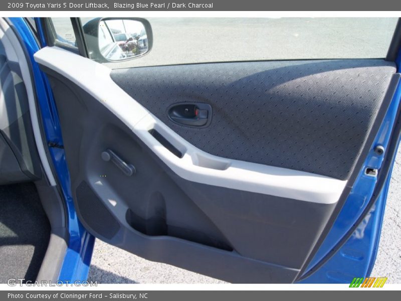Blazing Blue Pearl / Dark Charcoal 2009 Toyota Yaris 5 Door Liftback