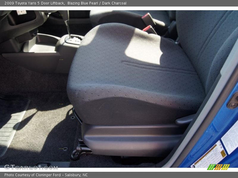 Blazing Blue Pearl / Dark Charcoal 2009 Toyota Yaris 5 Door Liftback