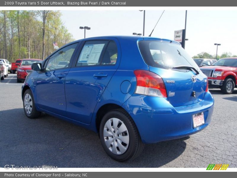 Blazing Blue Pearl / Dark Charcoal 2009 Toyota Yaris 5 Door Liftback