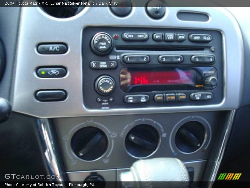 Lunar Mist Silver Metallic / Dark Gray 2004 Toyota Matrix XR