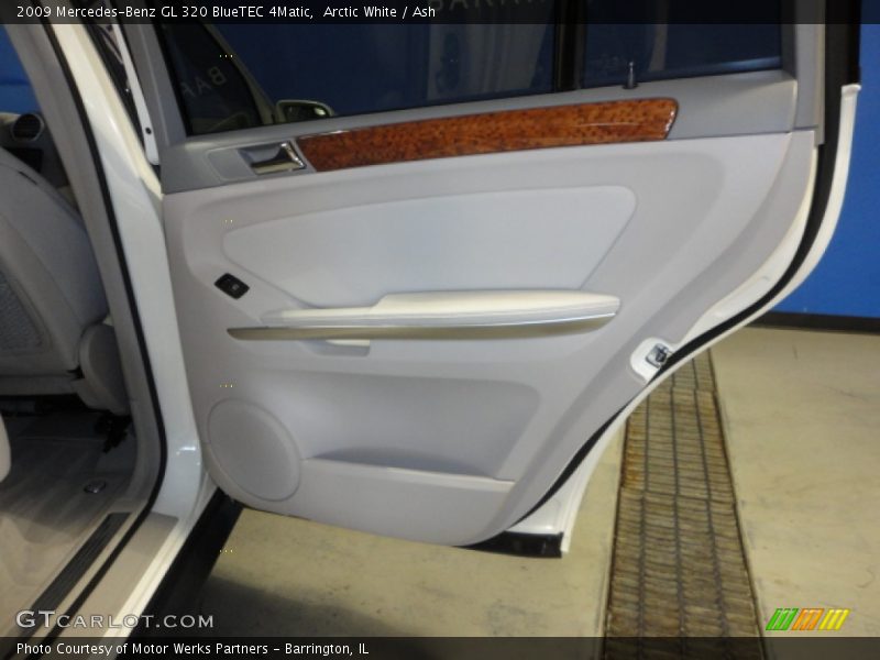Arctic White / Ash 2009 Mercedes-Benz GL 320 BlueTEC 4Matic