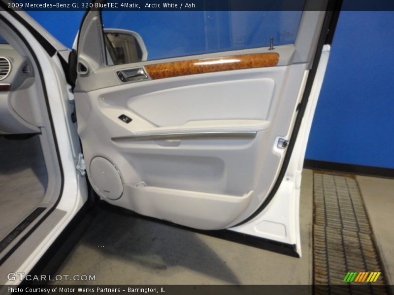 Arctic White / Ash 2009 Mercedes-Benz GL 320 BlueTEC 4Matic