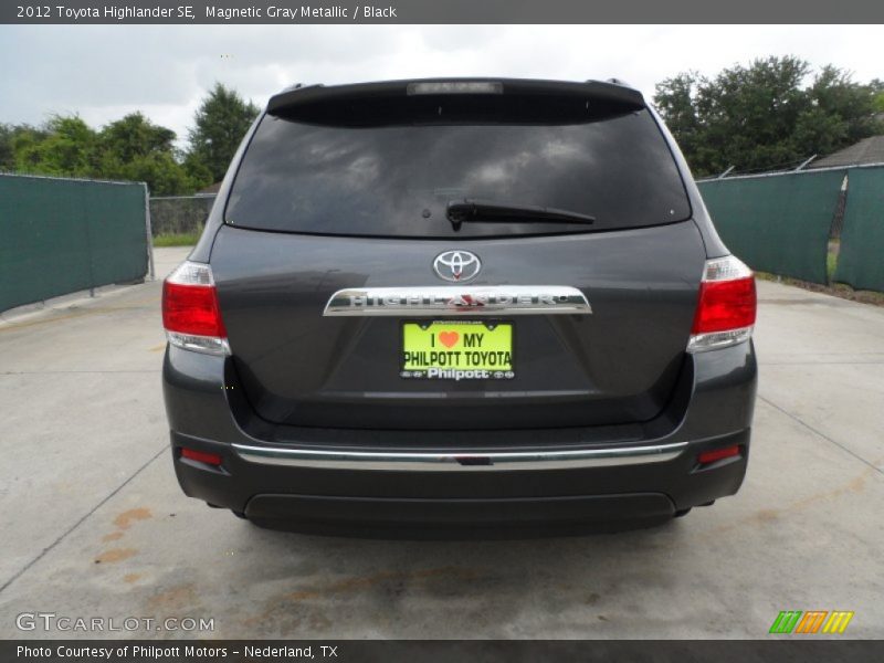 Magnetic Gray Metallic / Black 2012 Toyota Highlander SE