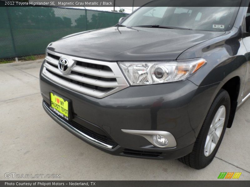 Magnetic Gray Metallic / Black 2012 Toyota Highlander SE
