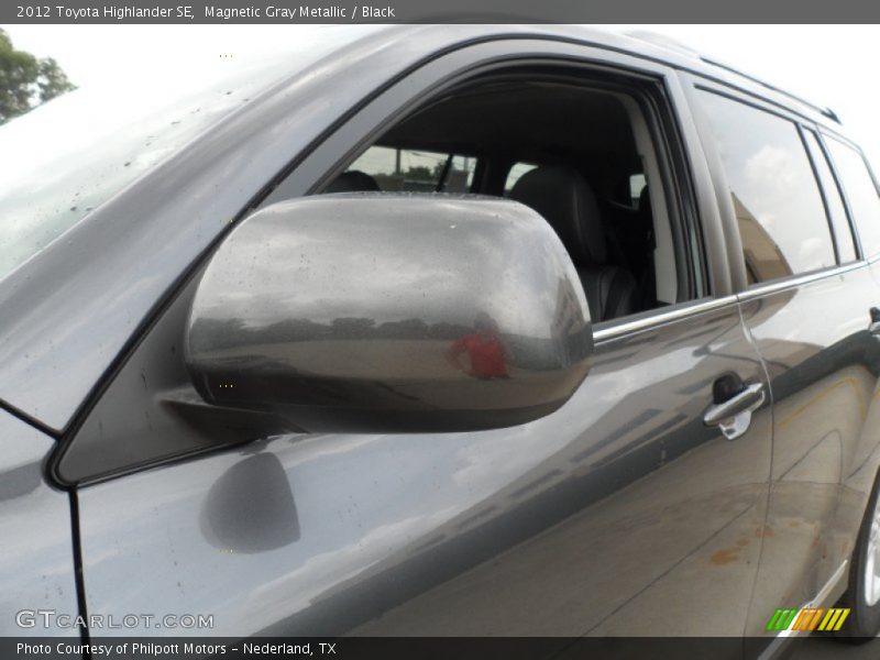 Magnetic Gray Metallic / Black 2012 Toyota Highlander SE